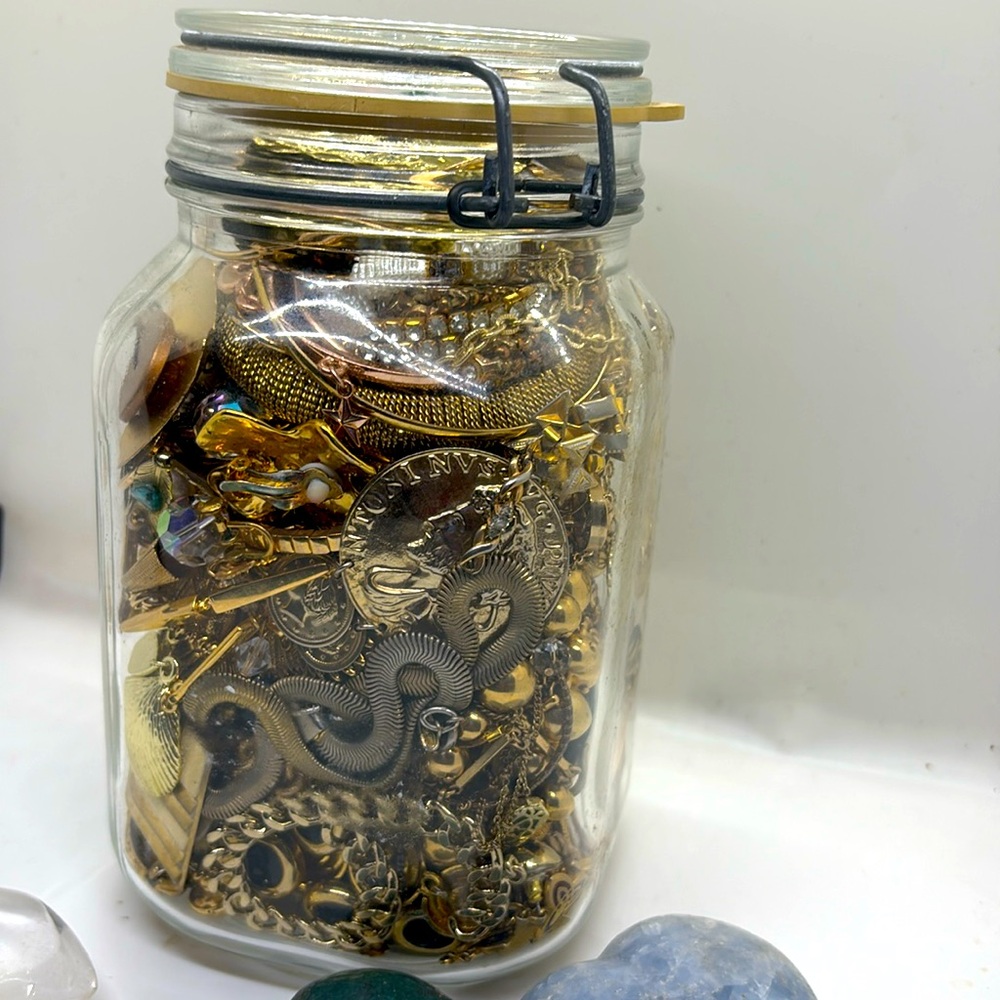 Gold tone Mystery Jewelry Jar ❤️
